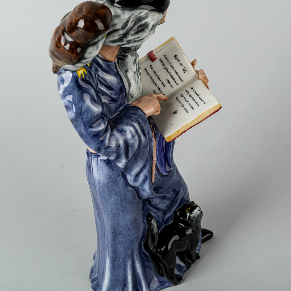 ROYAL DOULTON Figurine The Wizard HN 2877