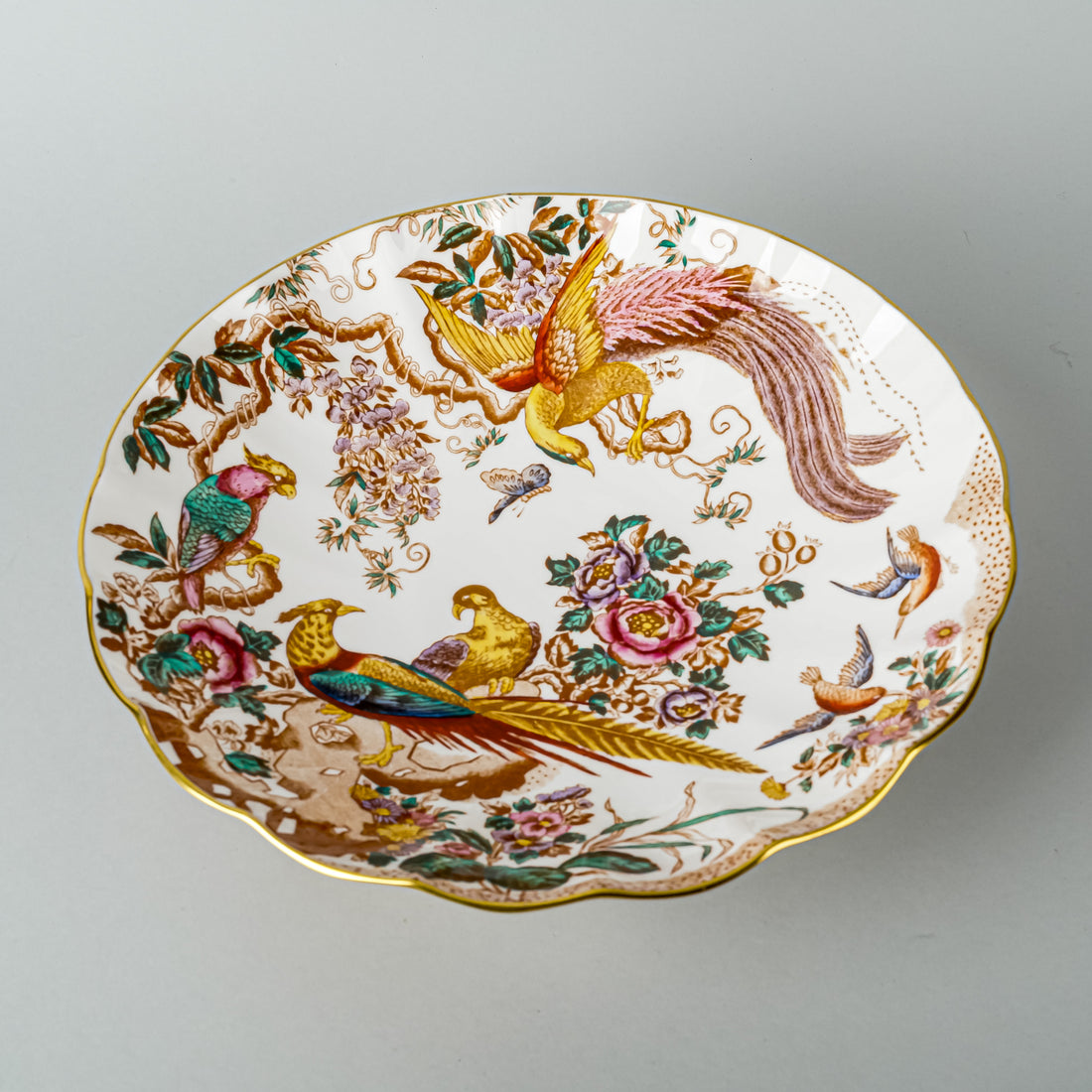 ROYAL CROWN DERBY Olde Avesbury A73 Ruffled Footed Bowl