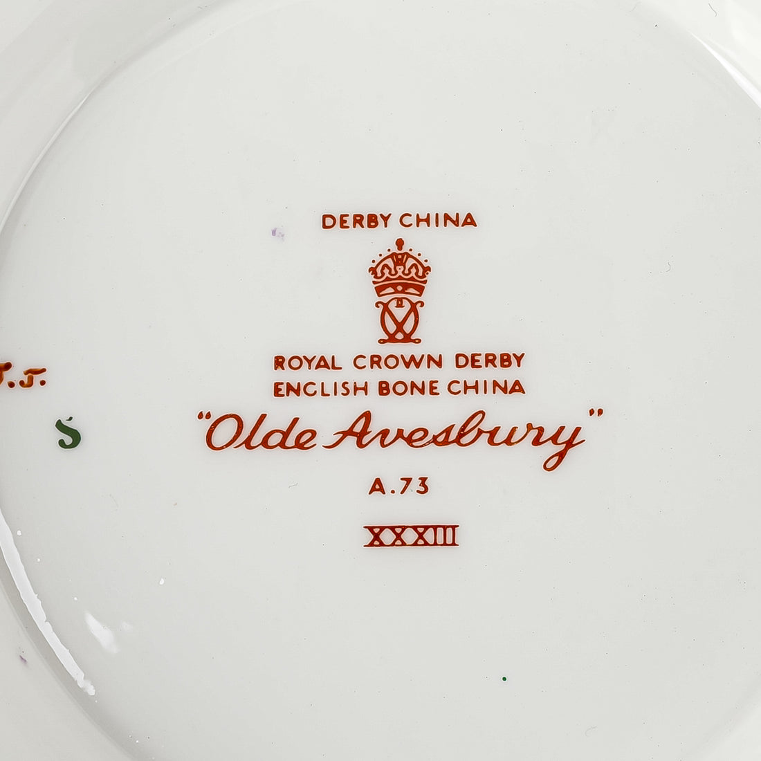 ROYAL CROWN DERBY Olde Avesbury A73 Ruffled Footed Bowl