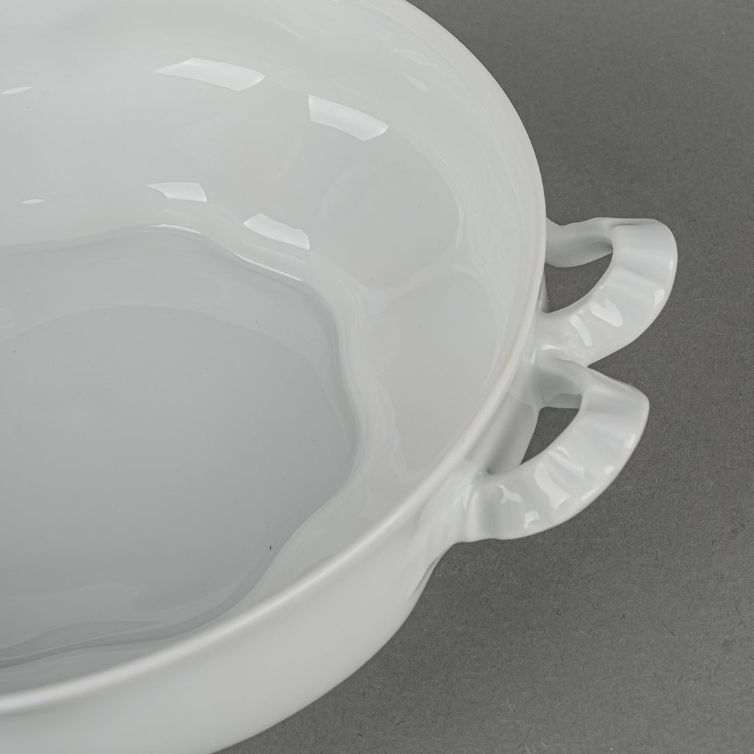 HUTSCHENREUTHER Racine Covered Serving Bowl