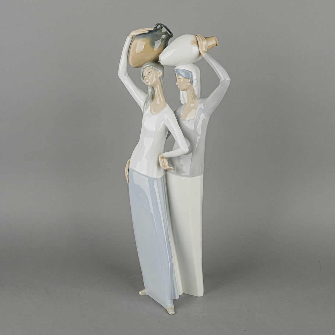 LLADRO Figurine Two Women With Flagons