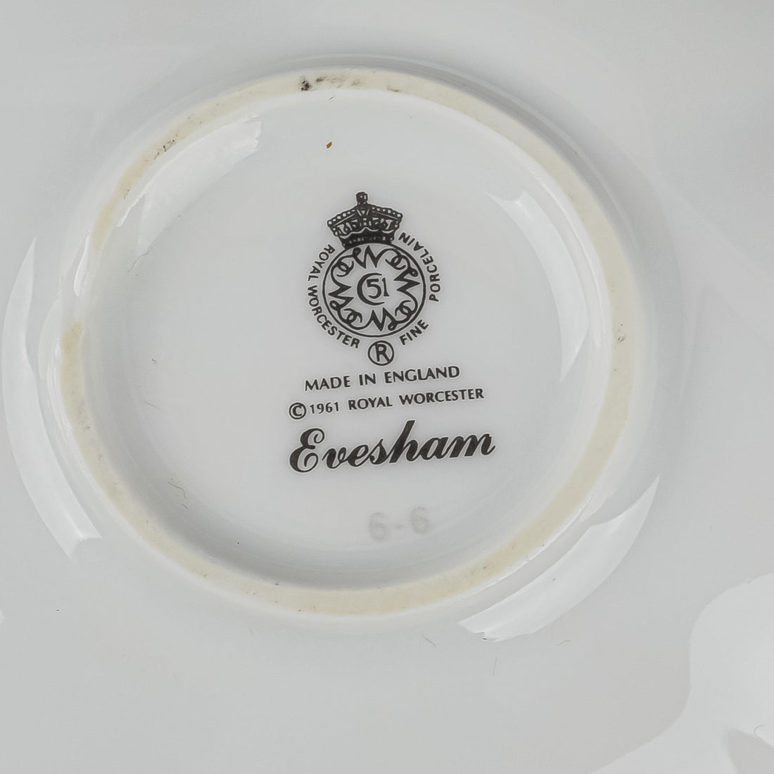 ROYAL WORCESTER Evesham 6 Section Dish