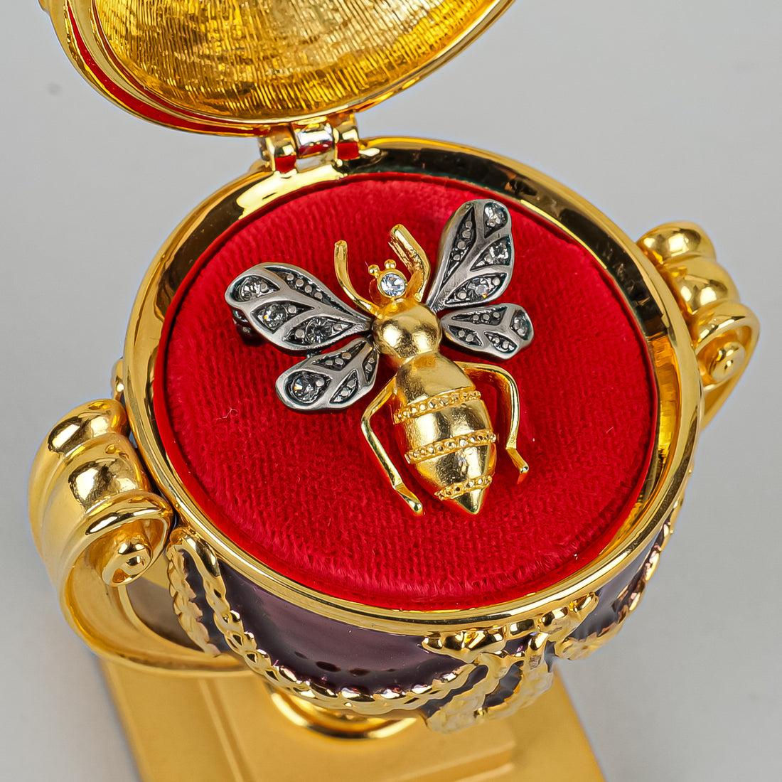 JOAN RIVERS Enamel Imperial Treasure Egg Box With Bee Pin