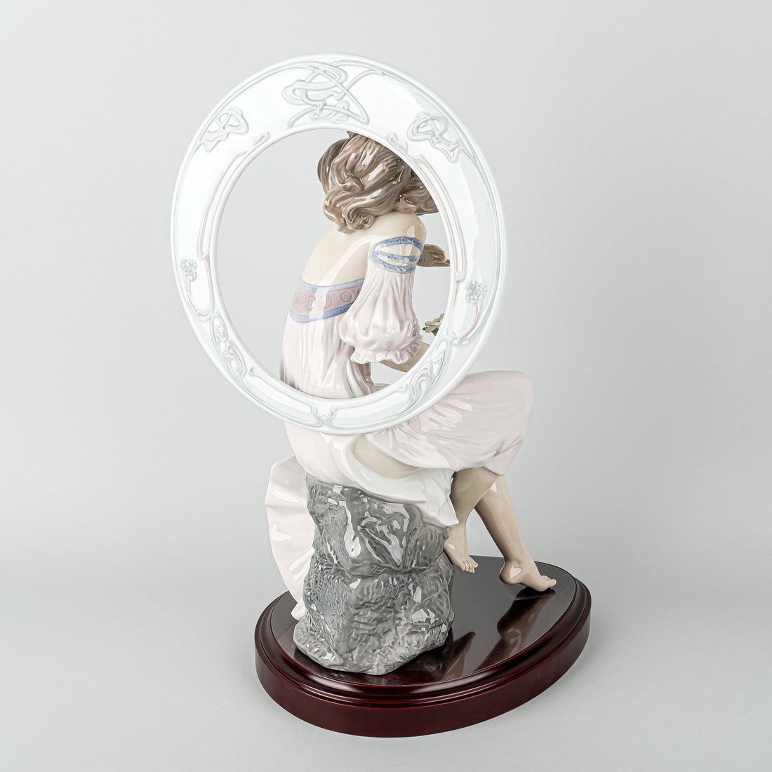 LLADRO Figurine Poetry 1839 H15" With Stand