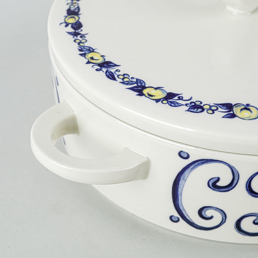 VILLEROY & BOCH Cadiz Lidded Serving Bowl