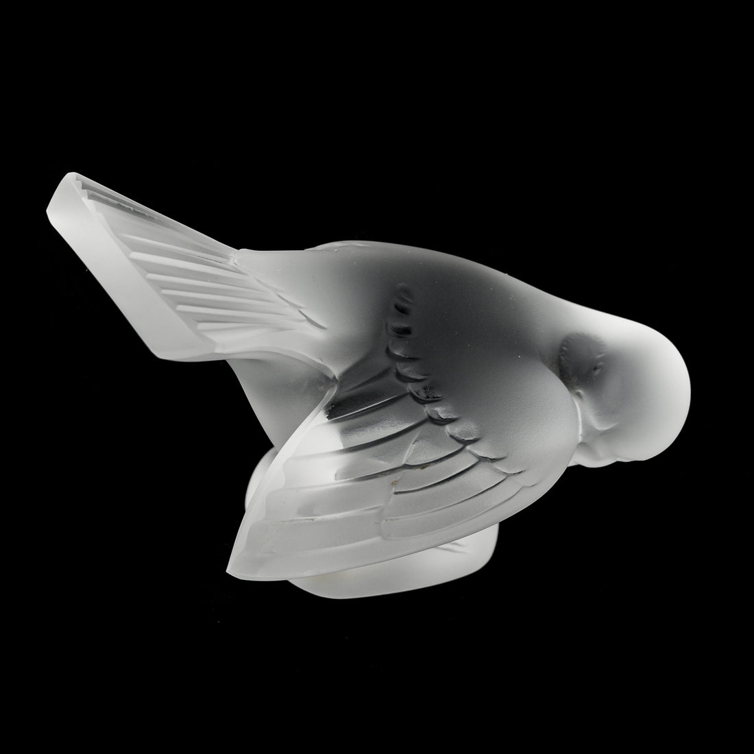 LALIQUE Figurine Moineau Coquet/Head Under Wing