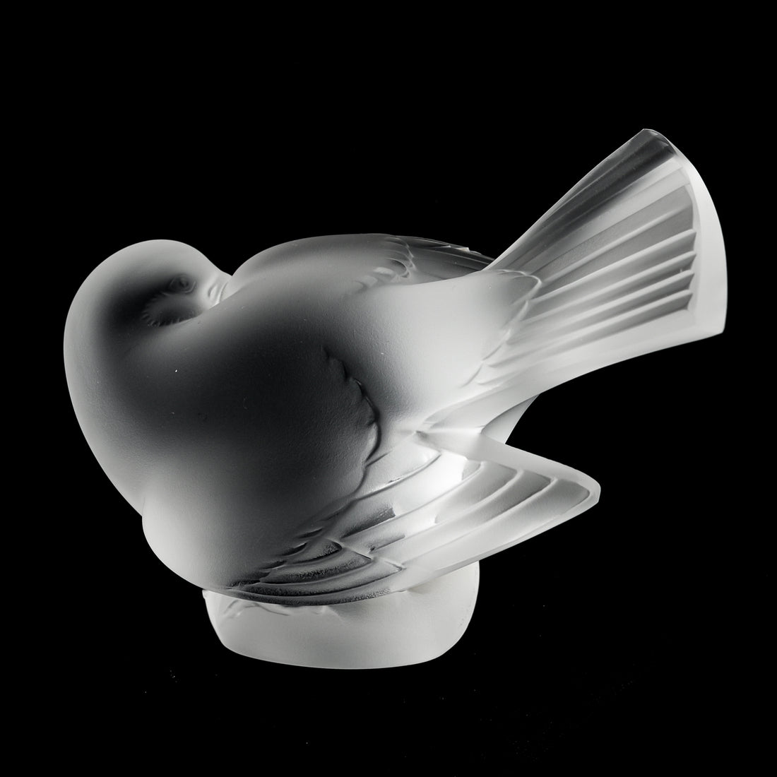 LALIQUE Figurine Moineau Coquet/Head Under Wing