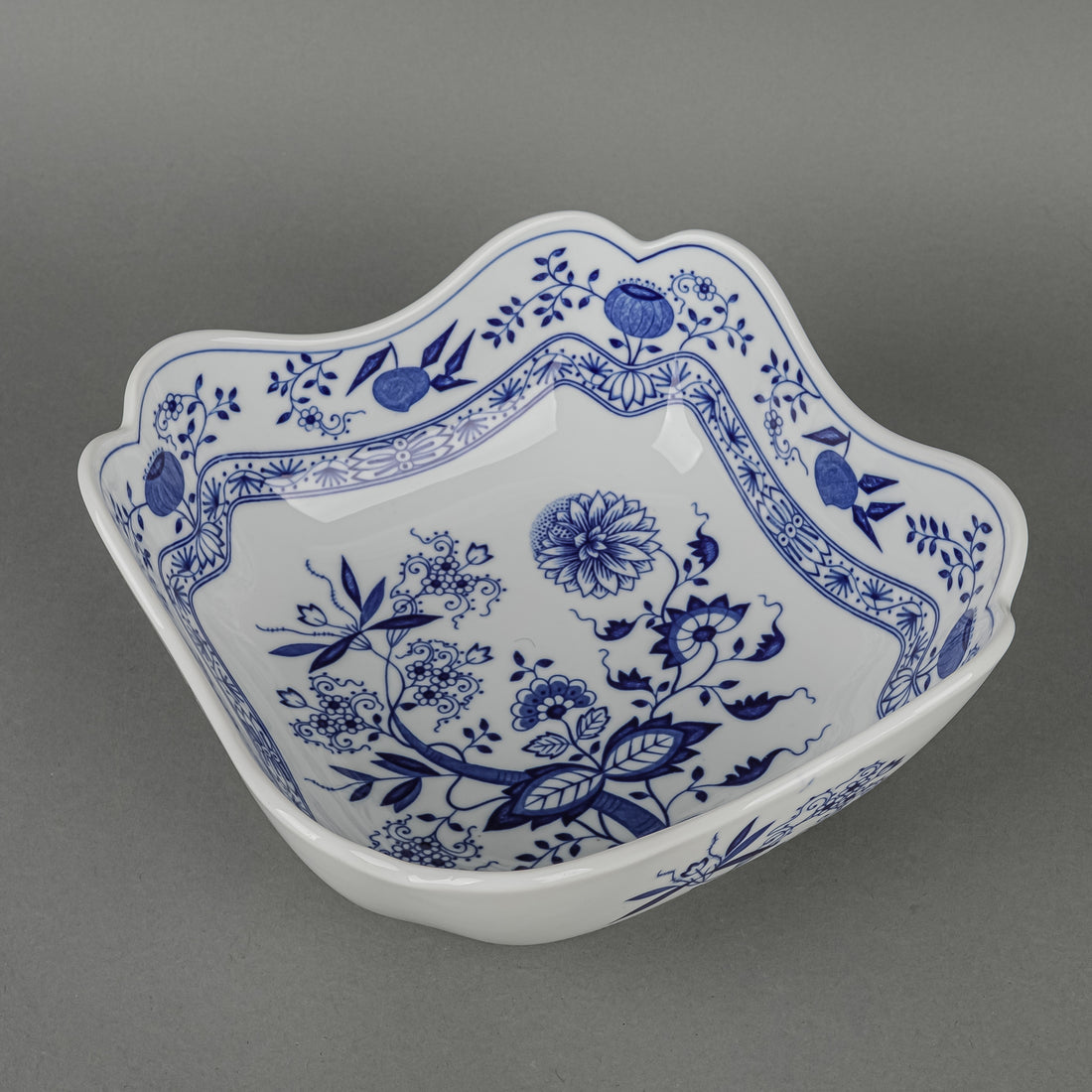 HUTSCHENREUTHER Blue Onion Serving Bowl