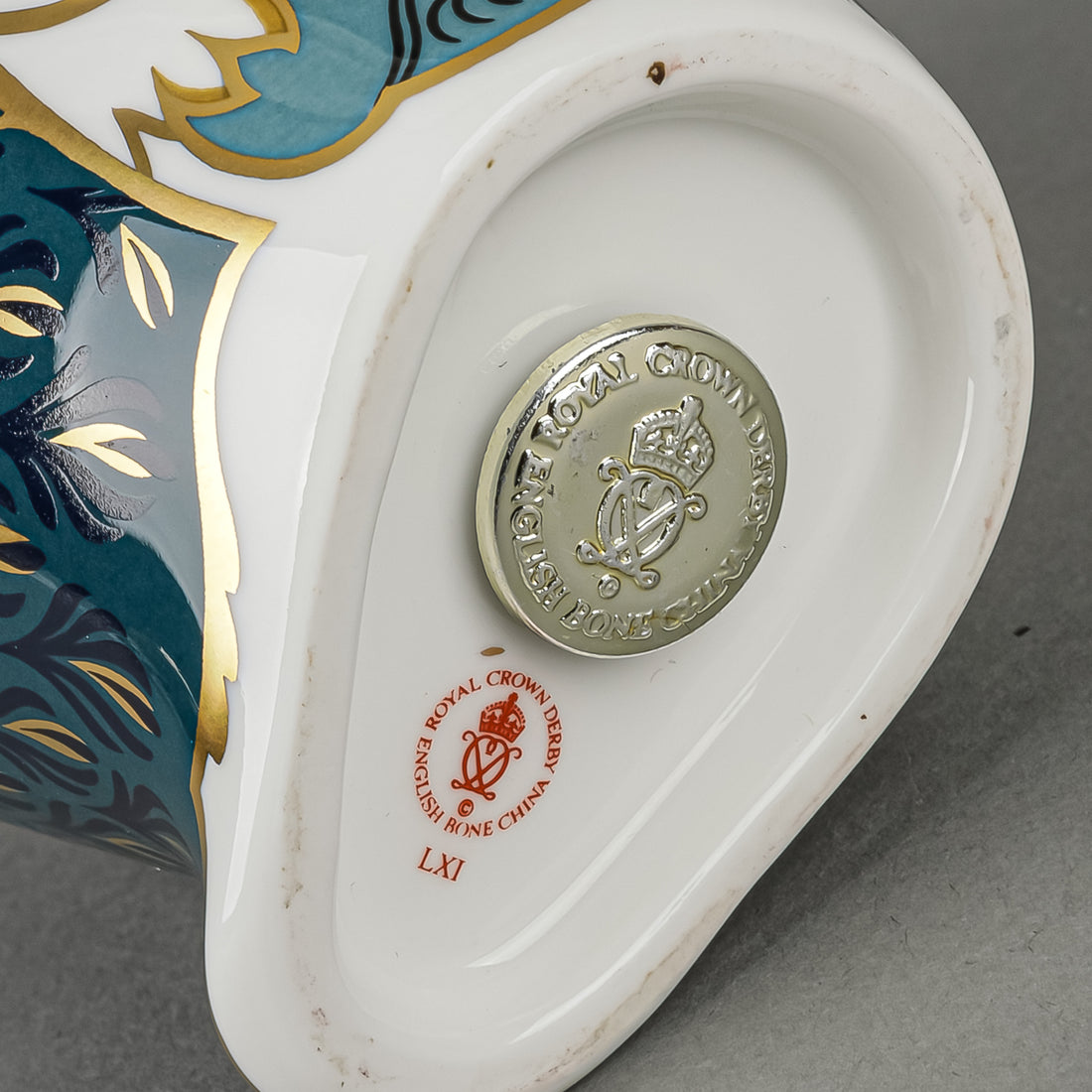 ROYAL CROWN DERBY Paperweight Emperor Penguin And Chick