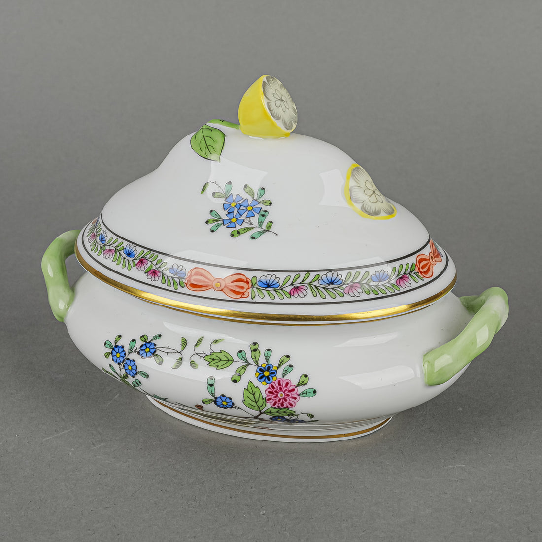 HEREND Indian Basket Oval Mini Tureen With Lemon Knob Lid 6017