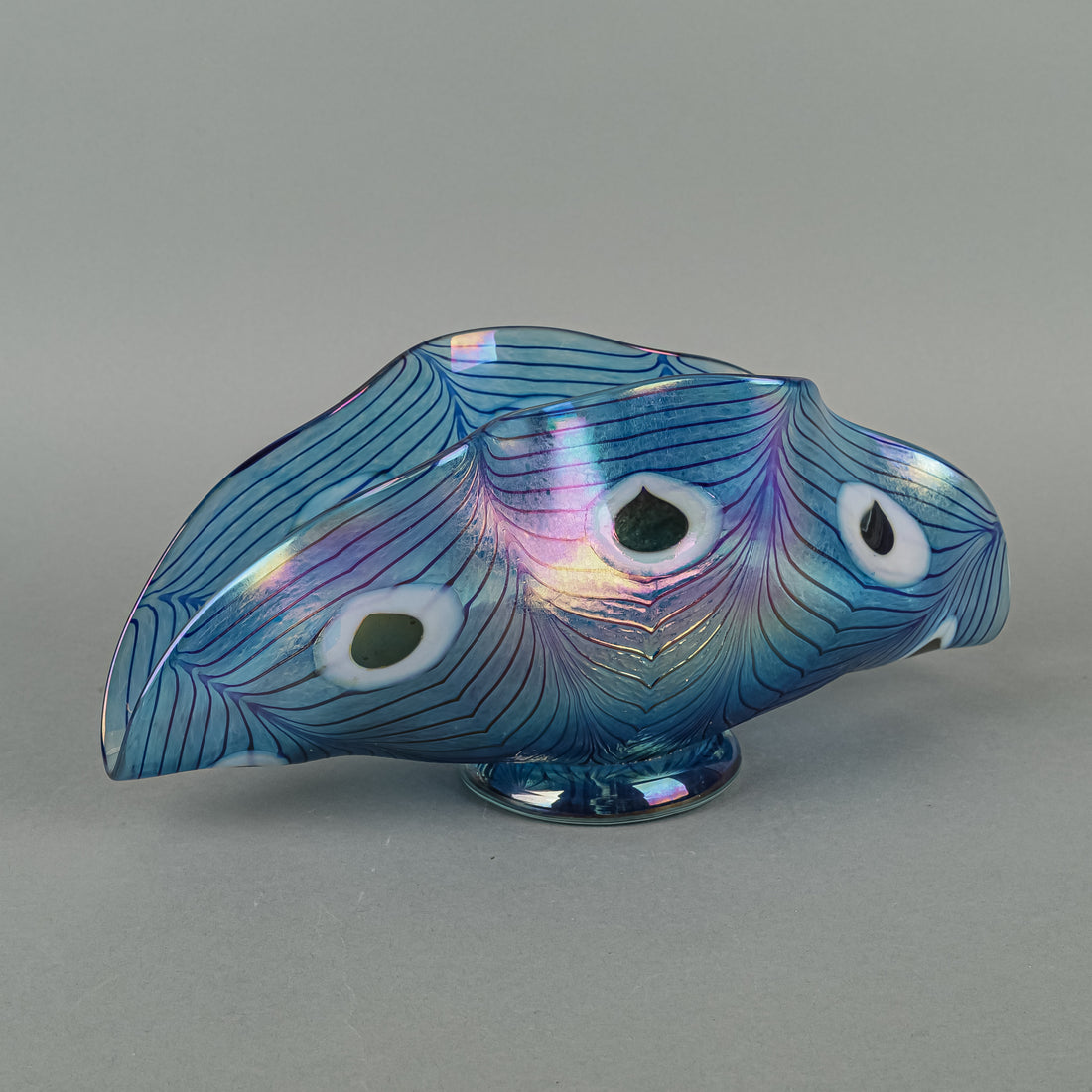 ROBERT HELD ART GLASS Peacock Blue Pulled Feather Fold Bowl