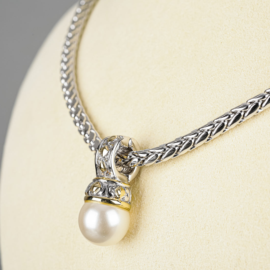JOHN MEDEIROS Silver Tone Chain Pearl Pendant Set