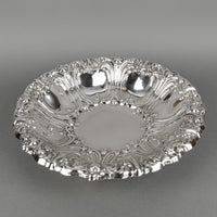 Wm A ROGERS Repousse Silver Plate Footed Centrepiece Bowl 7929