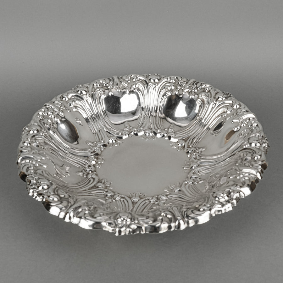 Wm A ROGERS Repousse Silver Plate Footed Centrepiece Bowl 7929