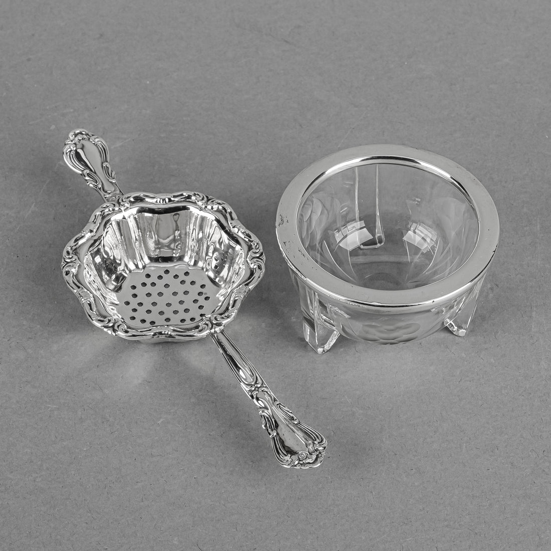 BIRKS Chantilly Sterling Tea Strainer  w/Glass Stand