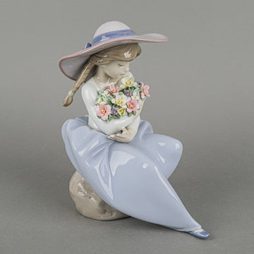 LLADRO Figurine Fragrant Bouquet 5862