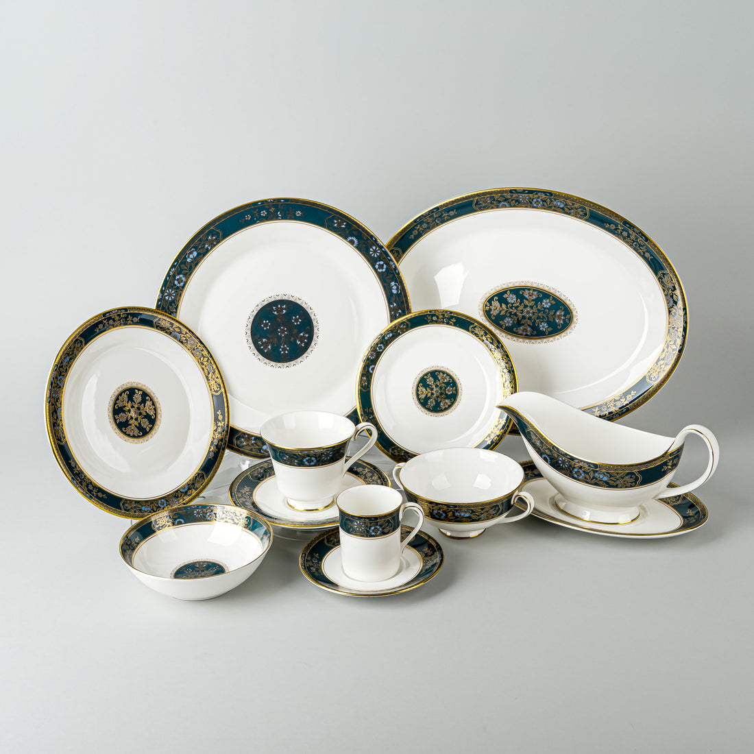 ROYAL DOULTON Carlyle H5018 8 Place Settings Plus Extas