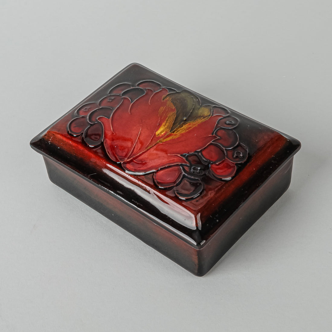 MOORCROFT Leaf & Berry Flambe Lidded Box W4.75"xD3.5"