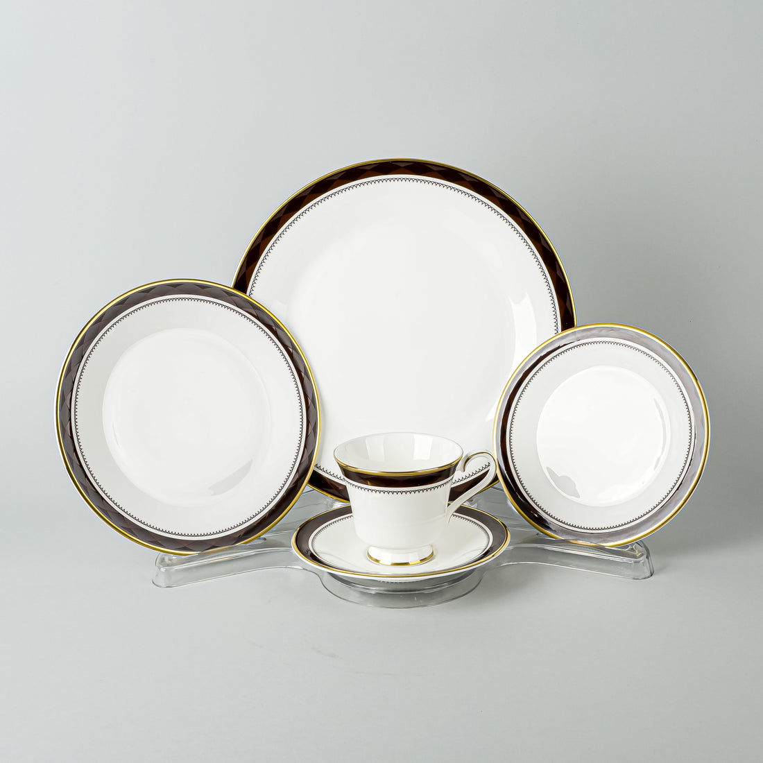 ROYAL DOULTON Harrow H5058 12 Place Settings Plus Extras