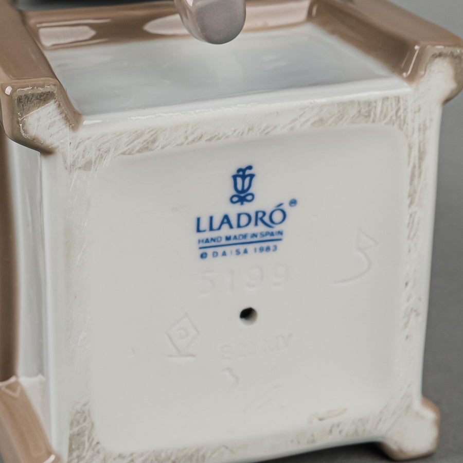 LLADRO Figurine Girl Graduate 5199