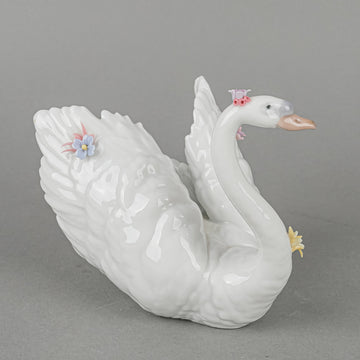 LLADRO Figurine White Swan With Flowers 6499
