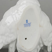 LLADRO Figurine White Swan With Flowers 6499