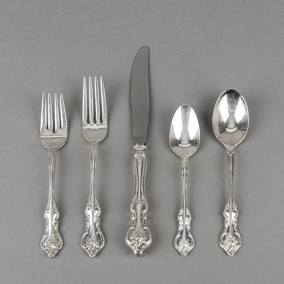 1847 ROGERS BROS Orleans Silver Plate Flatware 12 Place Settings