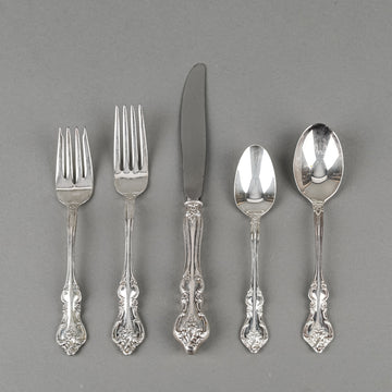 1847 ROGERS BROS Orleans Silver Plate Flatware 12 Place Settings