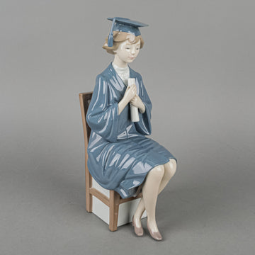 LLADRO Figurine Girl Graduate 5199