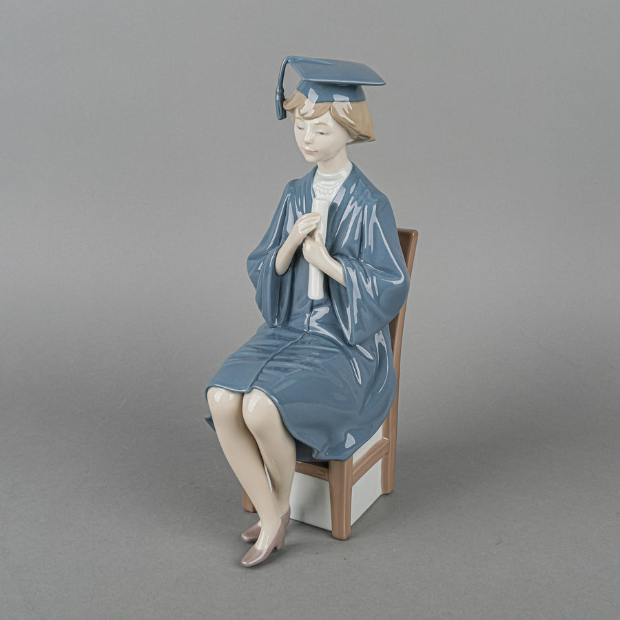 LLADRO Figurine Girl Graduate 5199