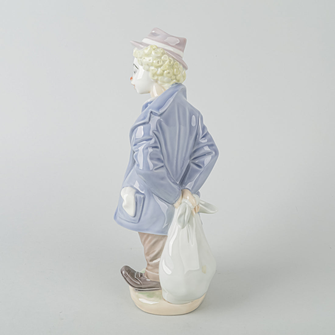 LLADRO Figurine Little Traveller 7602