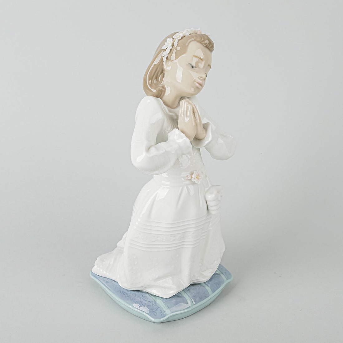 LLADRO Figurine Communion Prayer (Girl) 6089