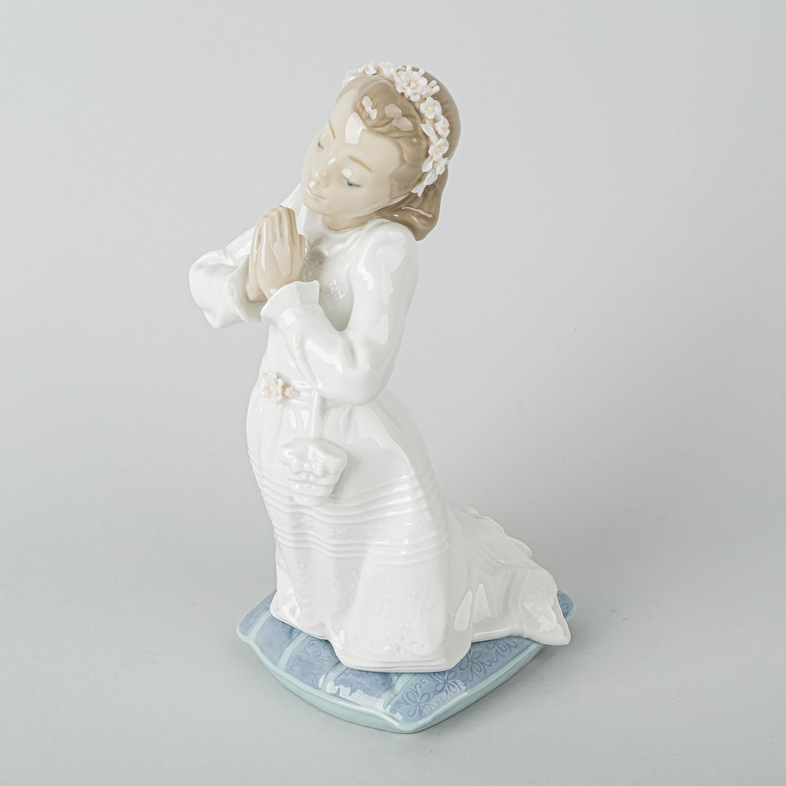 LLADRO Figurine Communion Prayer (Girl) 6089