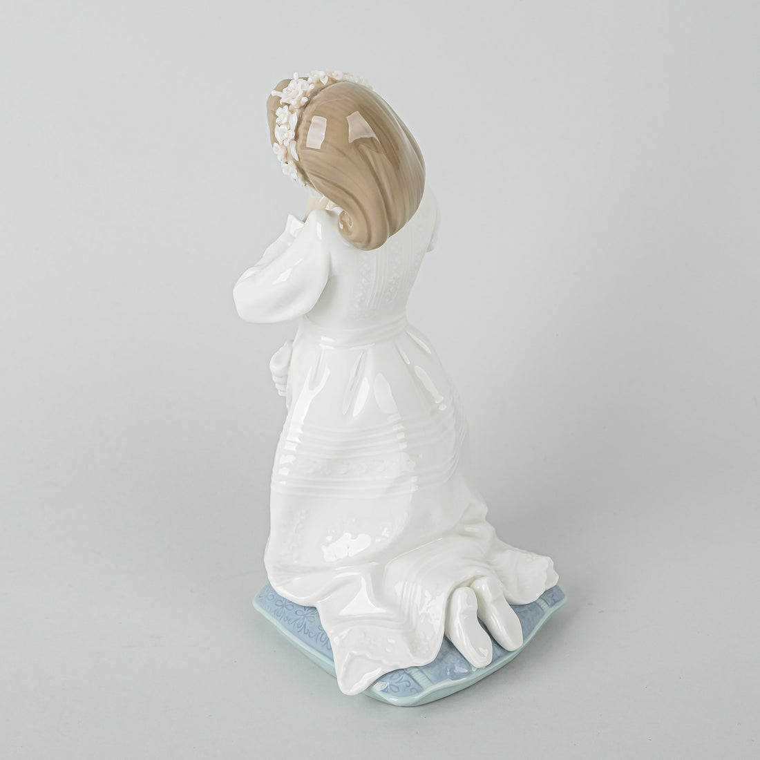 LLADRO Figurine Communion Prayer (Girl) 6089
