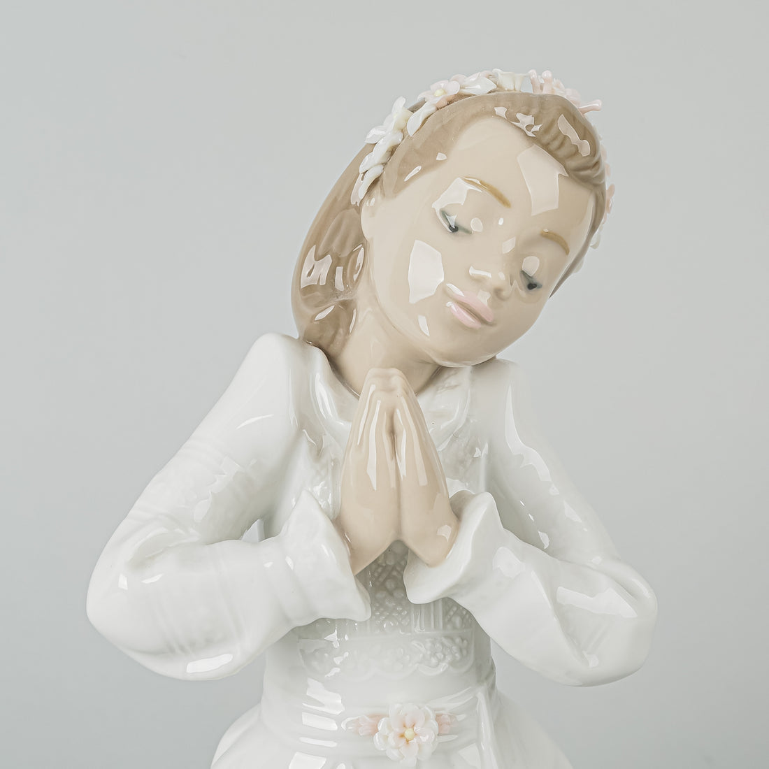 LLADRO Figurine Communion Prayer (Girl) 6089