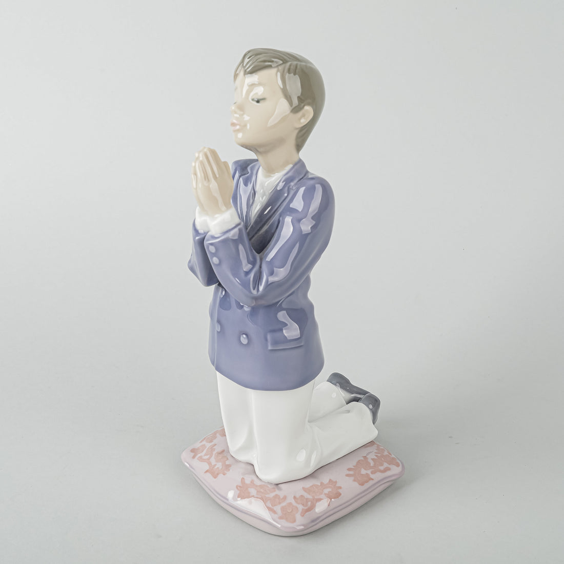 LLADRO Figurine Communion Prayer (Boy) 6088