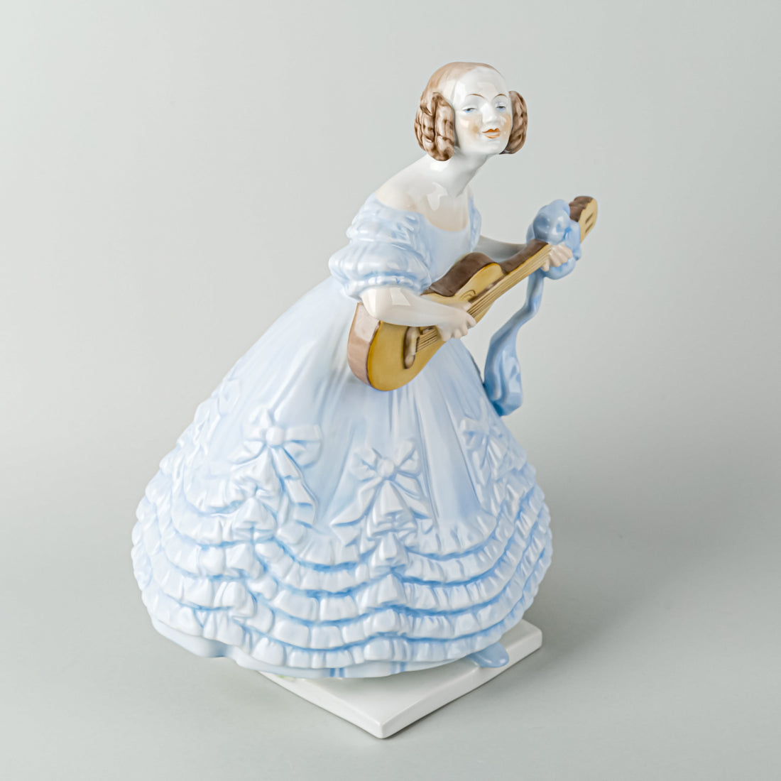 HEREND Figurine Mrs Dery - Blue 5753
