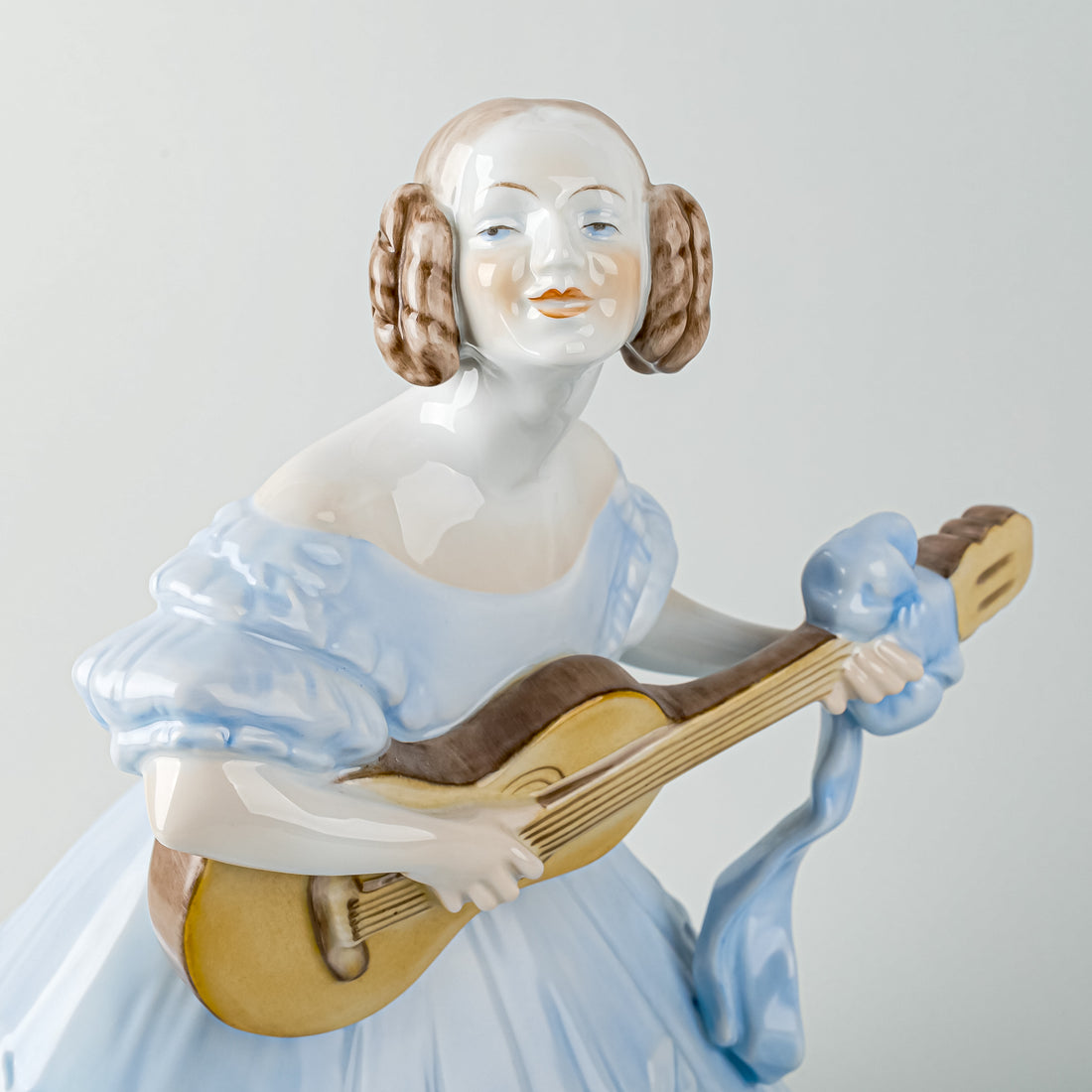 HEREND Figurine Mrs Dery - Blue 5753