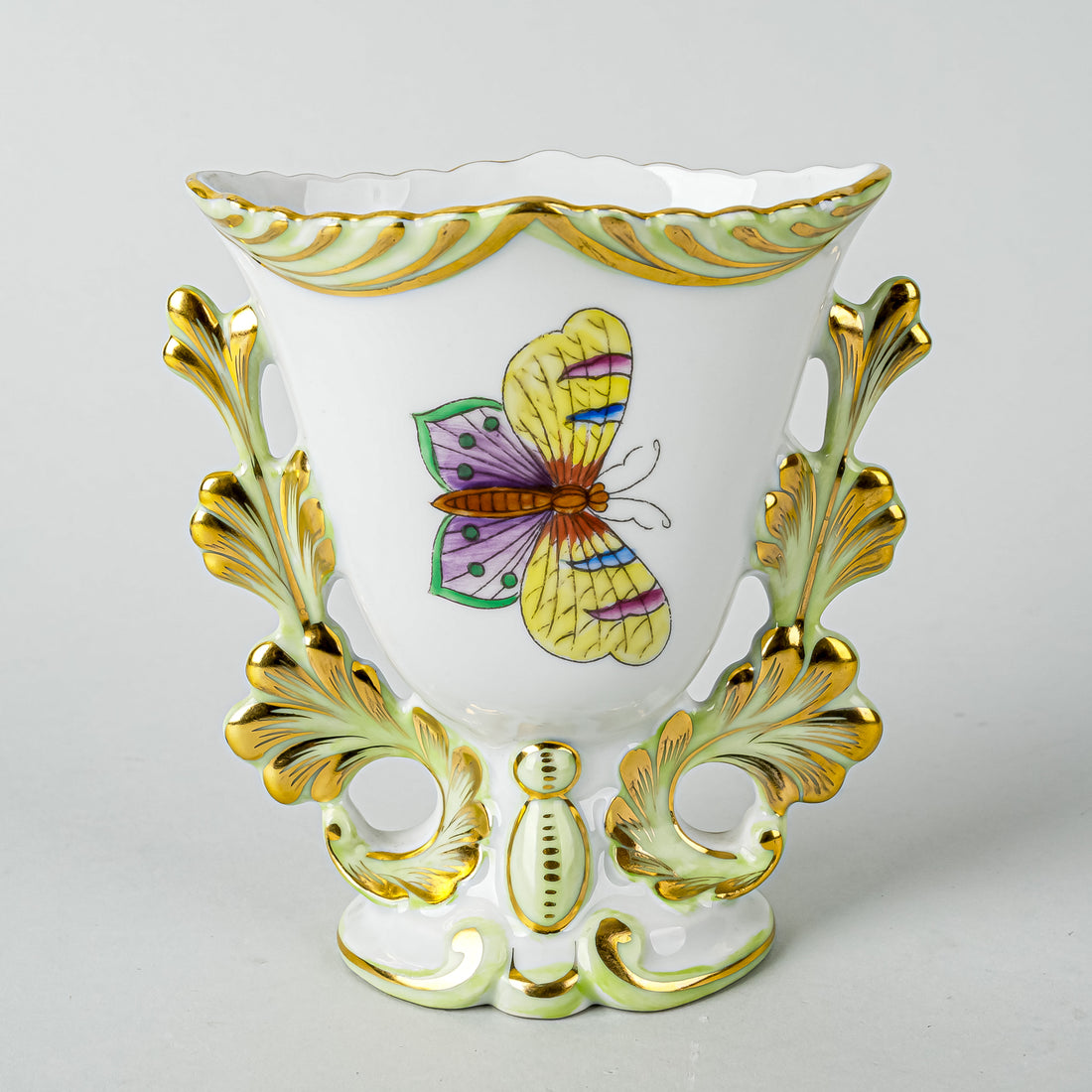HEREND Queen Victoria Small Baroque Vase 6533