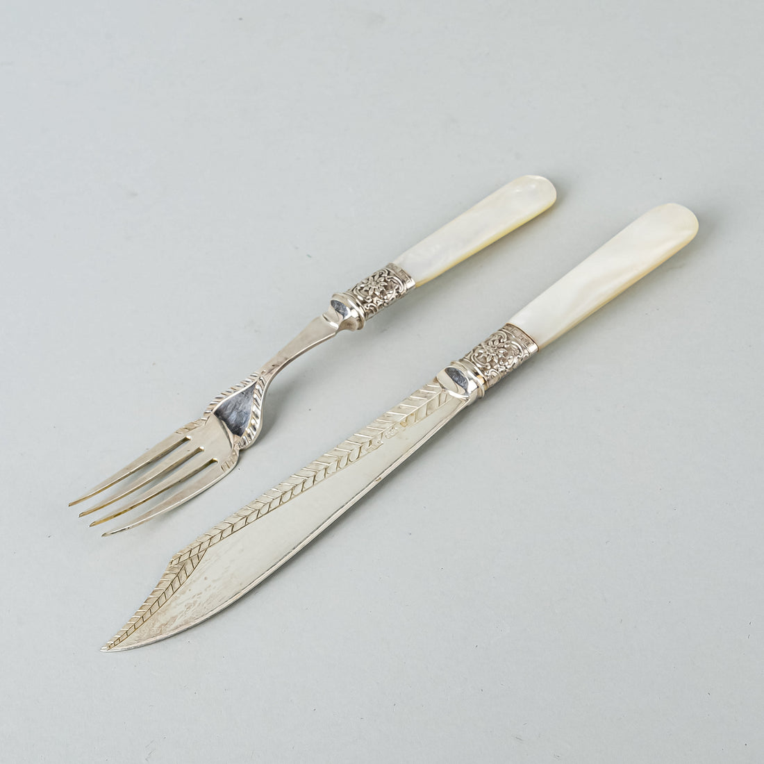 WR HUMPHREYS Mother of Pearl Handle Silver Plate Flatware 24 Pieces Boxed