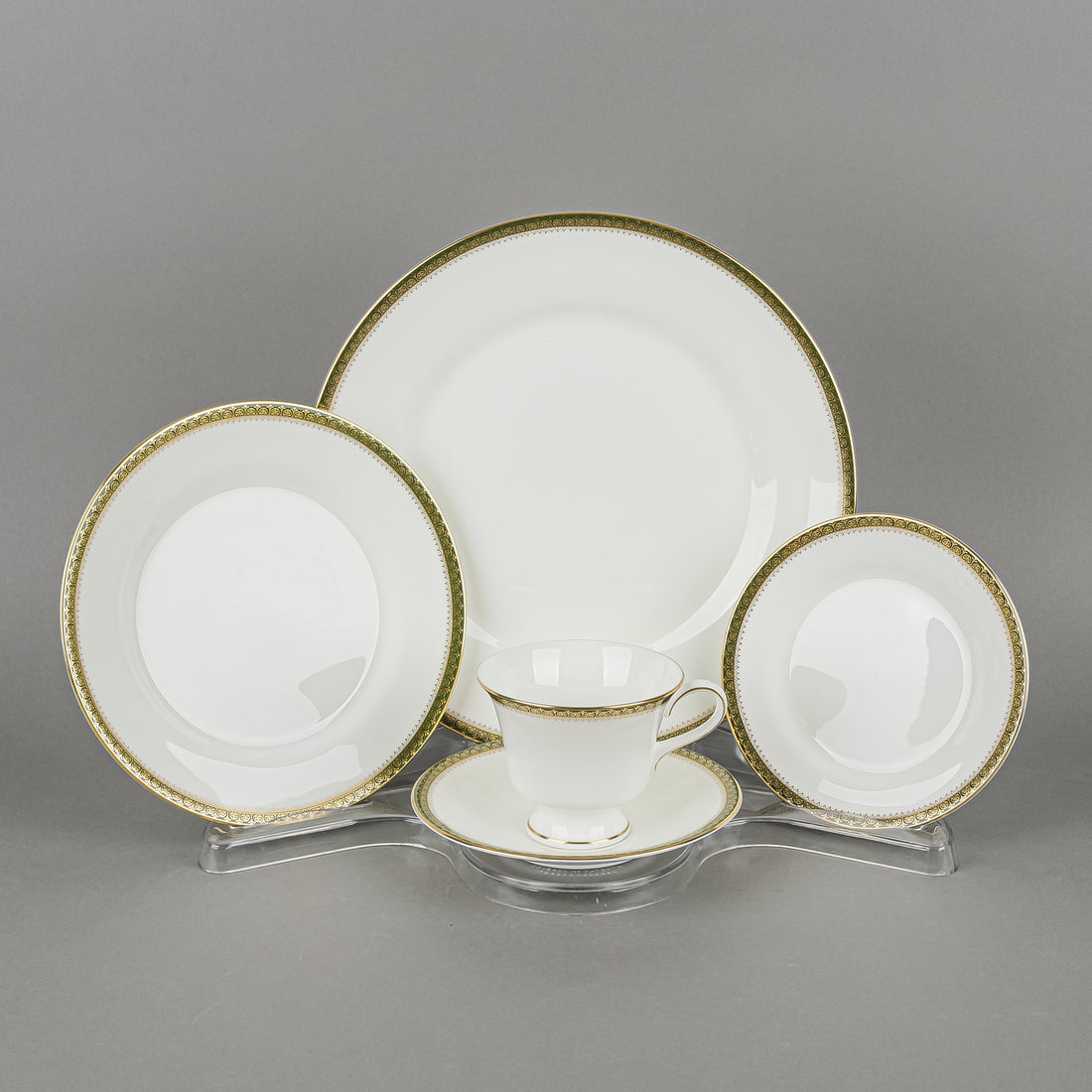 WEDGWOOD Chester R4446 81 Pieces