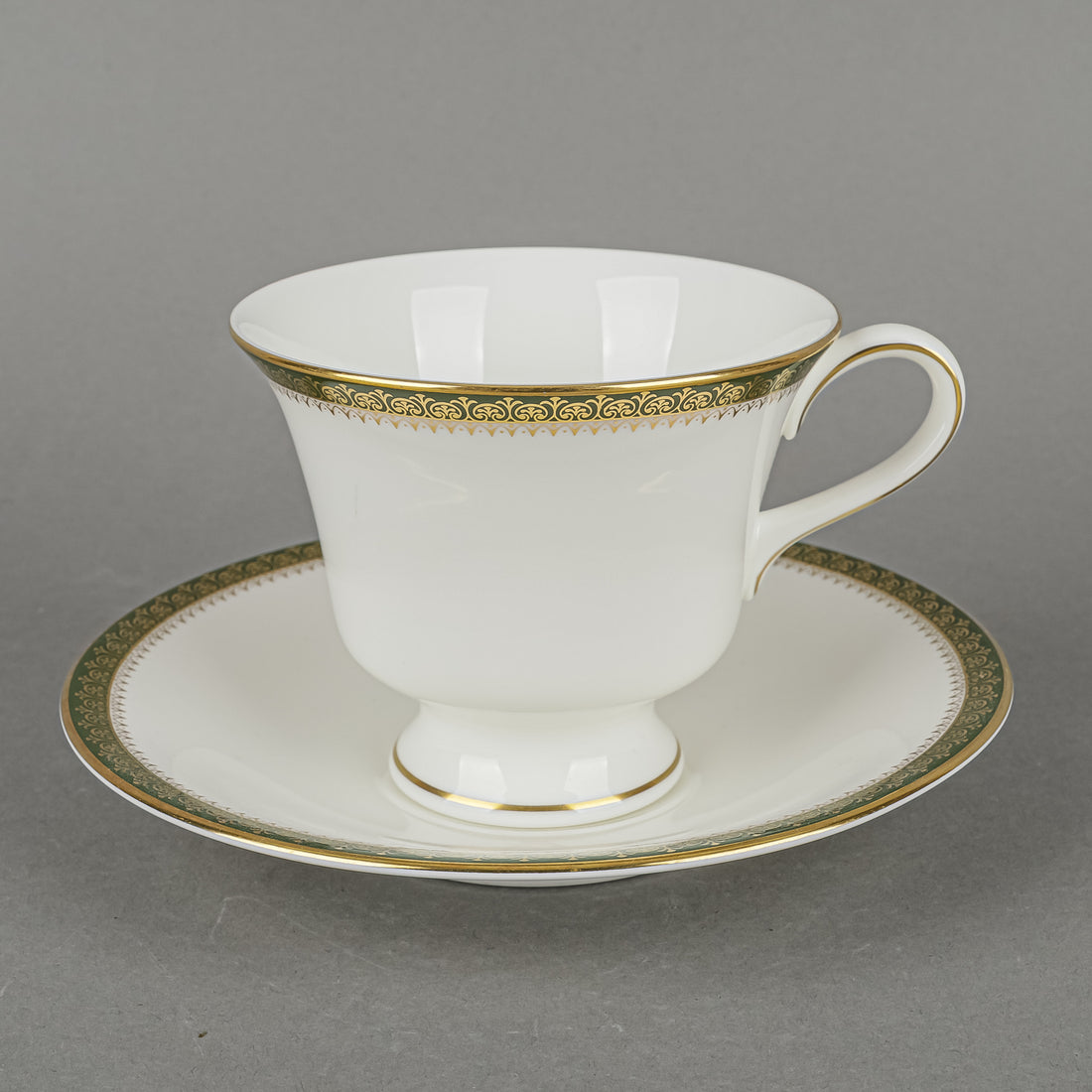 WEDGWOOD Chester R4446 81 Pieces