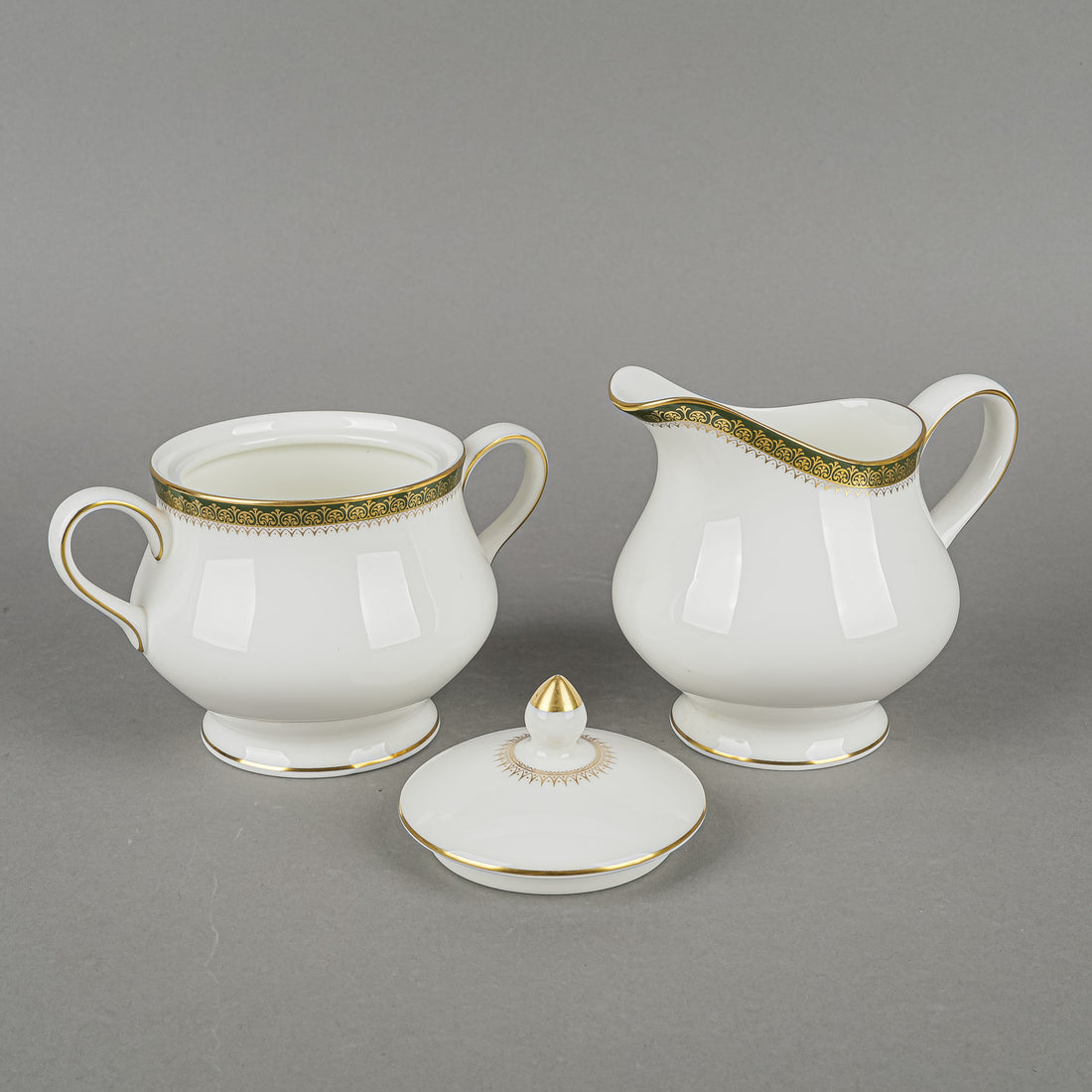 WEDGWOOD Chester R4446 81 Pieces