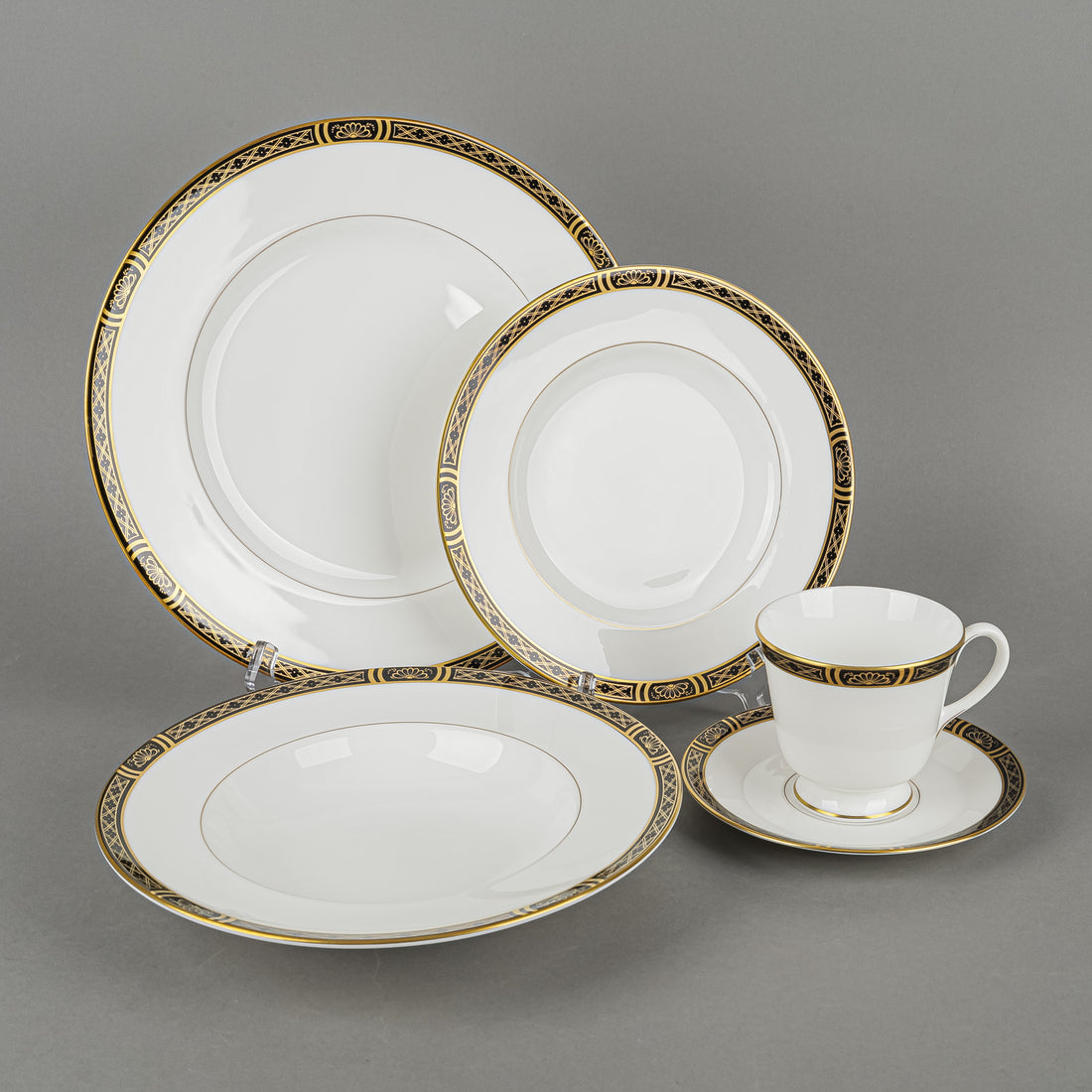 ROYAL WORCESTER Mountbatten 30 Pieces