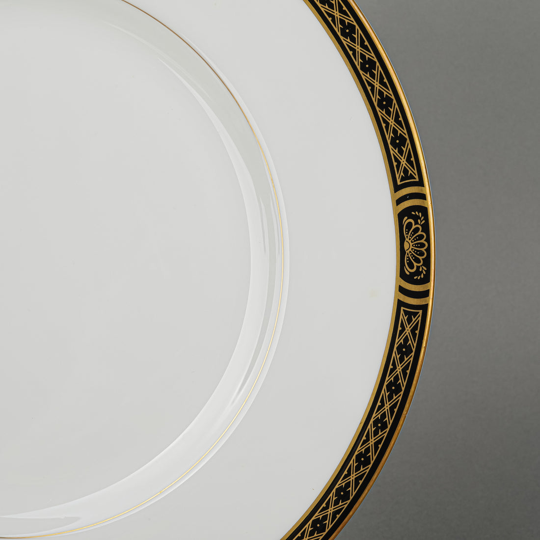 ROYAL WORCESTER Mountbatten 30 Pieces