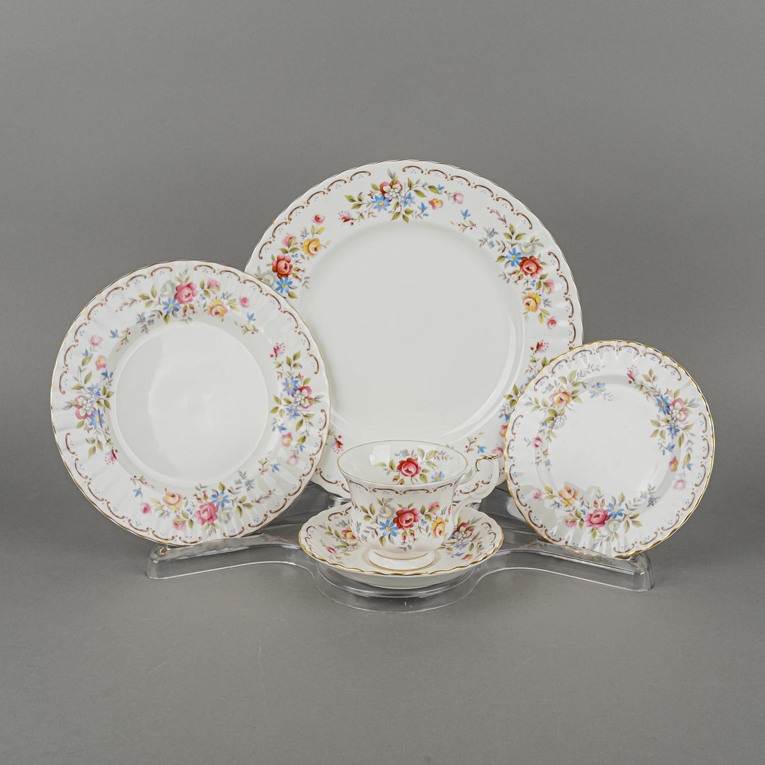 ROYAL ALBERT Jubilee Rose 6 Place Settings Plus Extras