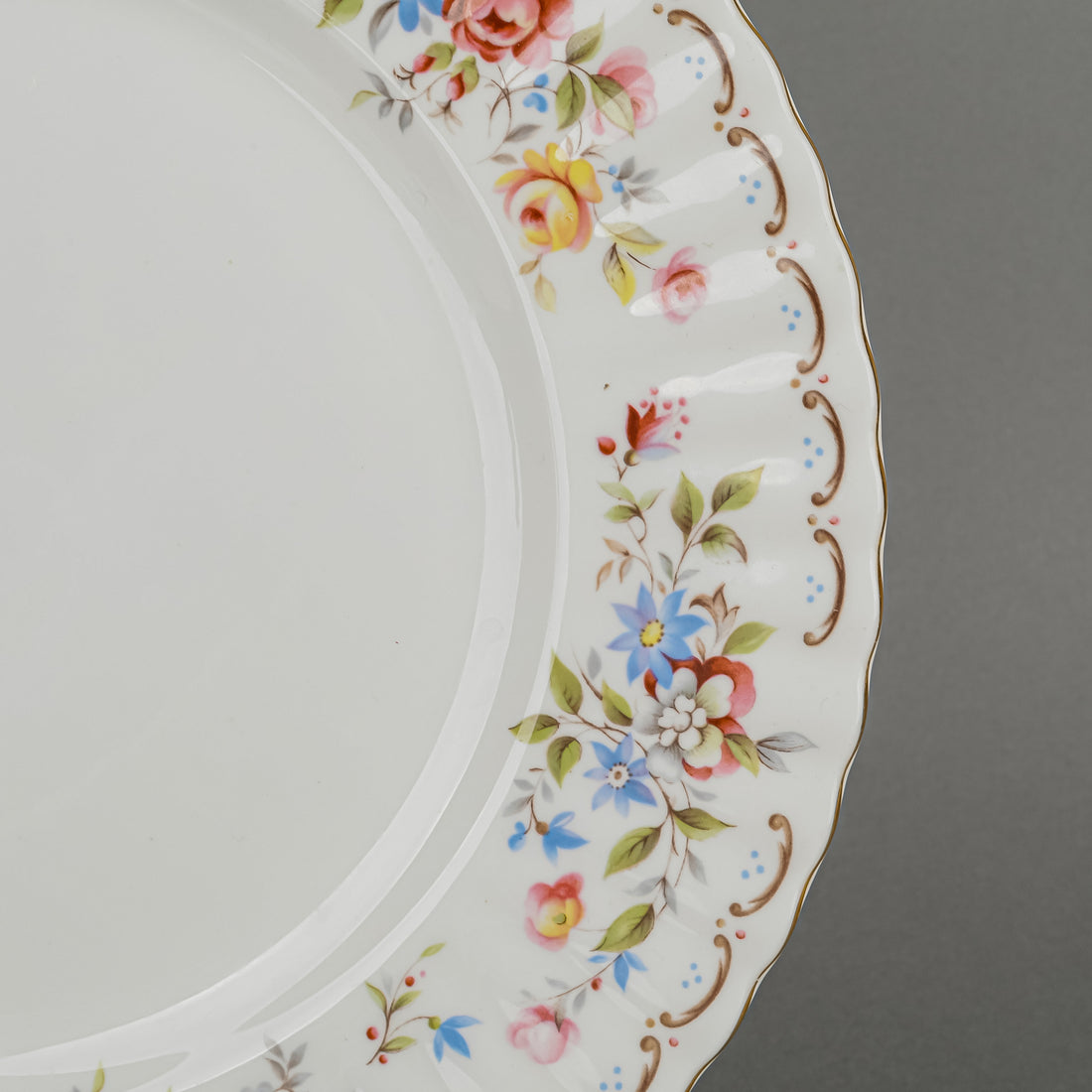 ROYAL ALBERT Jubilee Rose 6 Place Settings Plus Extras