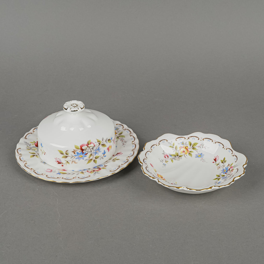 ROYAL ALBERT Jubilee Rose 6 Place Settings Plus Extras