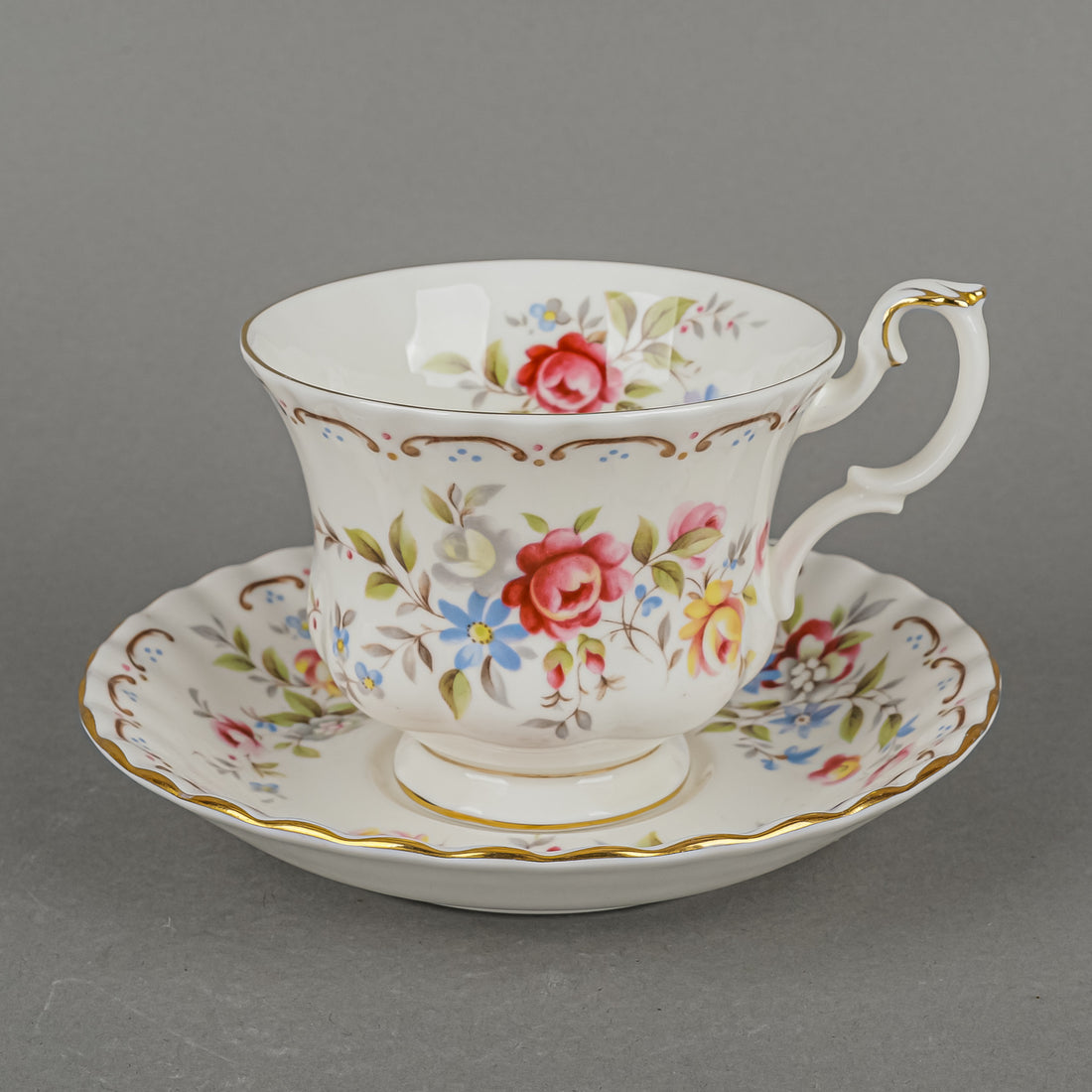 ROYAL ALBERT Jubilee Rose 6 Place Settings Plus Extras