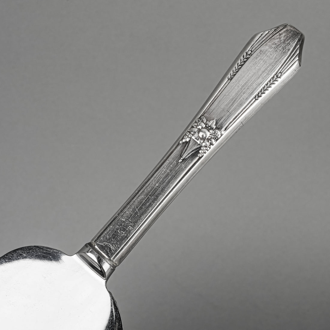 NORTHUMBRIA Laurier Sterling Handle Dessert Server